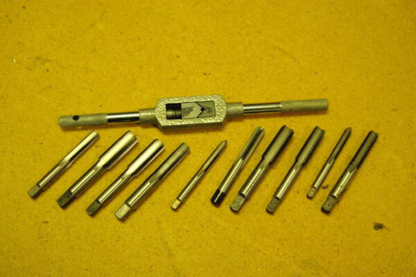 SET--CEI TAPS (11-PC) w/WRENCH - STEEL BODY 5/32"-1/2"