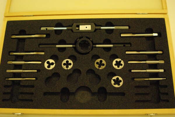 TOOL SET--TAPS AND DIES - UNF PRO HSS