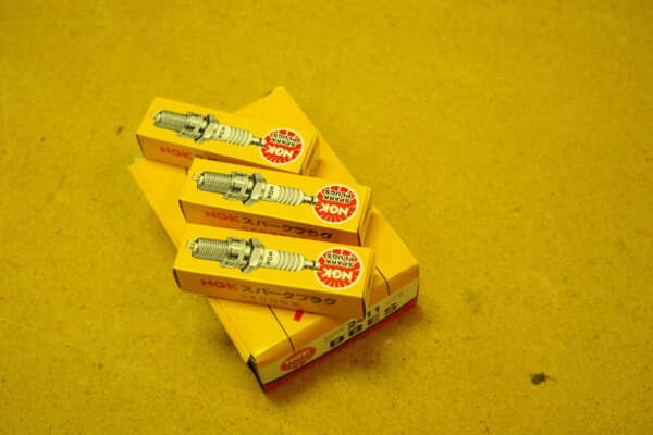 SPARK PLUG B8ES - NGK