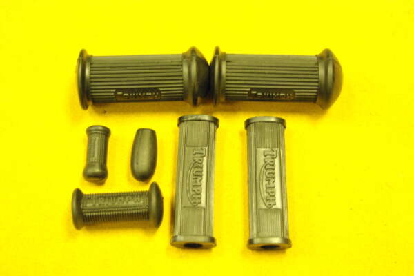 SET--RUBBERS w/CLASSIC TRIUMPH LOGO (RIBBED) - TO-1970 TRI T100 T120
