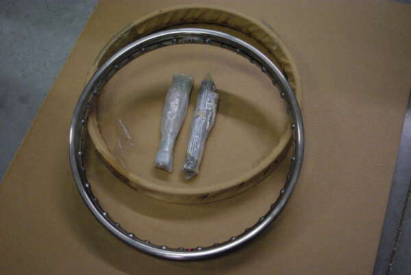 PAIR-WM1/18(40) STAINLESS RIMS WITH SPOKES FOR 57-66 D7 BANTAM