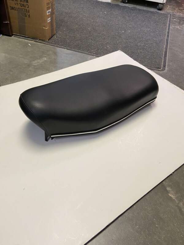 DUAL SEAT - LEIGHTON - 1968 MATCHLESS G15 / N15CS ETC- NO DISCOUNTS AVAILABLE - N