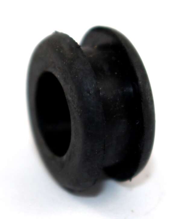 GROMMET - OILTANK BOTTOM GROMMET - RUBBER - COMMANDO