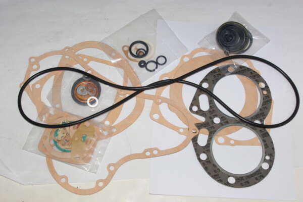 SET--GASKETS AND OILSEALS c/w COMPOSITE - COMMANDO 750 - GENUINE