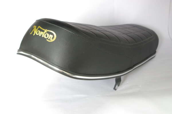 KIT--SEATCOVER NORTON LOGO GOLD w/TRIM BLACK & CHROME -74-75 ROADSTER 850 MK2 -N