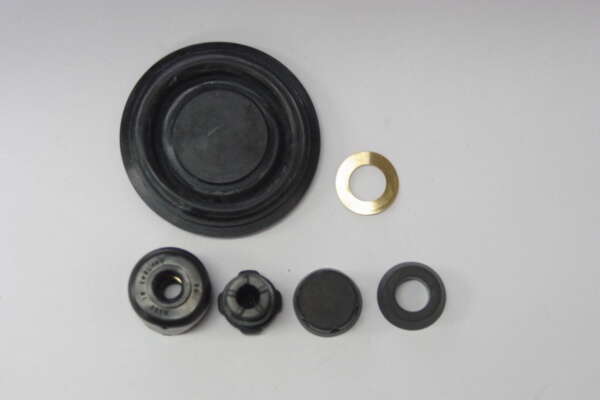 KIT--SEALS FOR REAR MASTER CYLINDER - GENUINE - TRIUMPH / NORTON