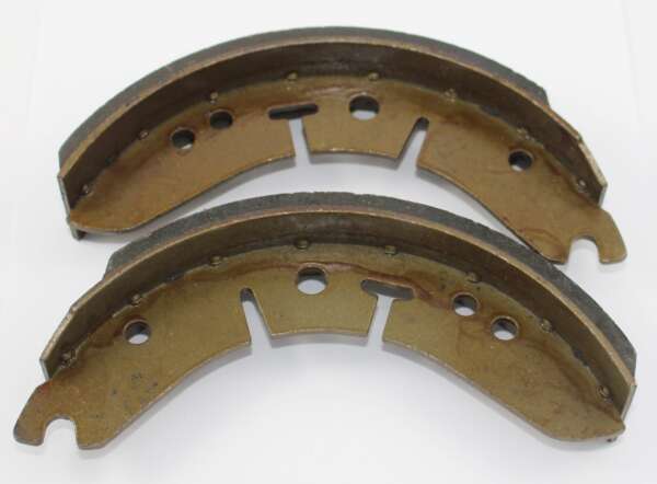 BRAKESHOES 8" - CONICAL FRONT - 1971-73 TRI 650 T150 (PR)