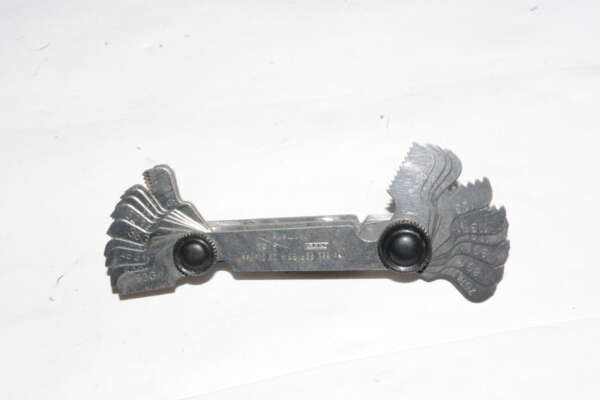 TOOL--THREAD GAUGE - SCREW PITCH w/52 LEAVES - METRIC & IMPERIAL